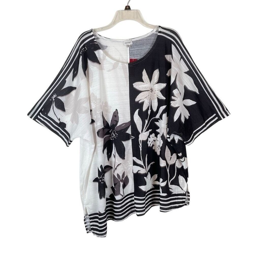 Avenue asymmetric floral tunic blouse women’s 26 kaftan studded scoopneck dolman